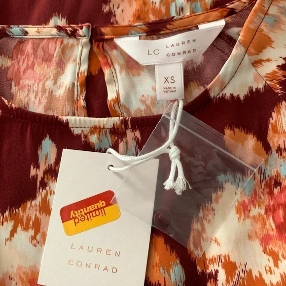 NWT Lauren Conrad Floral Abstract Satin Long Sleeve Blouse - Picture 5 of 12